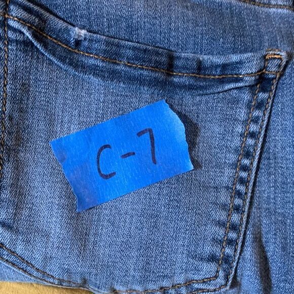 STUDIO BLUE, jean. Tapered ankle, cotton blend, stretchy, good condition size 29 - Picture 14 of 14